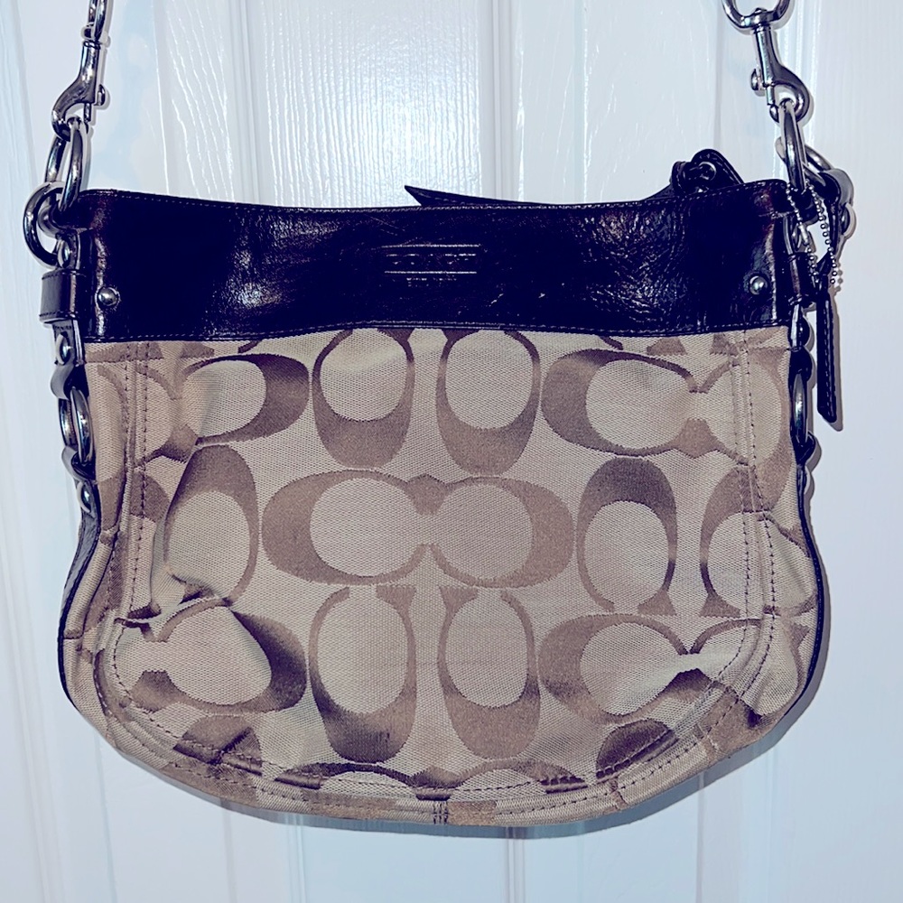 Coach signature shoulder bag/crossbody with removable strap.